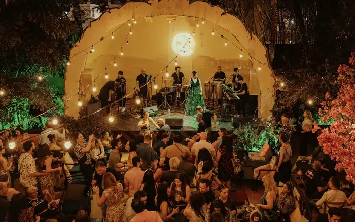 Ball & Chain Pineapple Stage