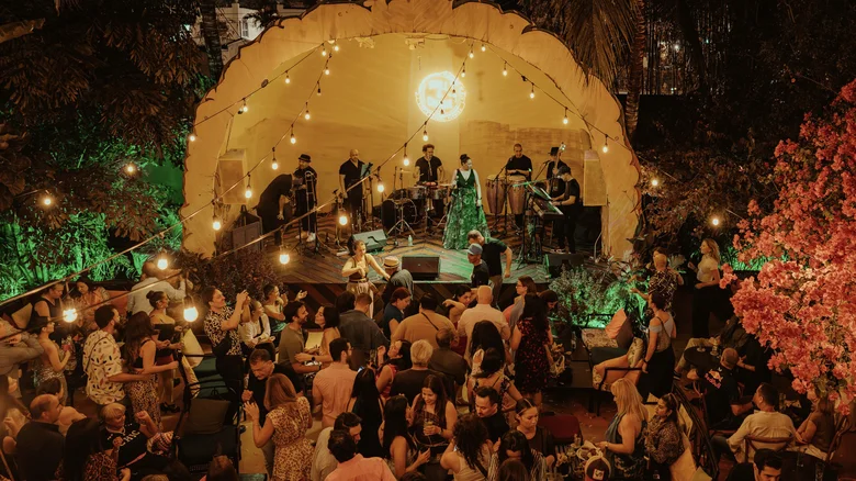 Ball & Chain Pineapple Stage