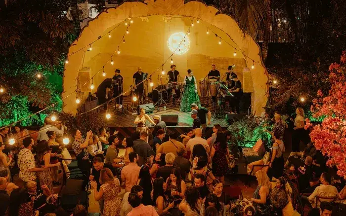 Ball & Chain Pineapple Stage